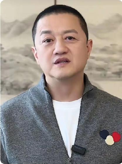 54岁李亚鹏的“佛相”，哪是岁月磨出来的？

是14年扛着千万债务，也要给唇腭裂