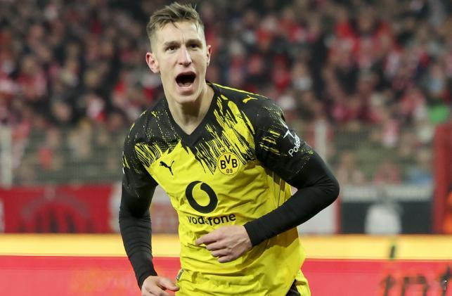 罗马诺确认，施洛特贝克将与多特蒙德完成续约。罗马诺写道：“突发：施洛特贝克已同意