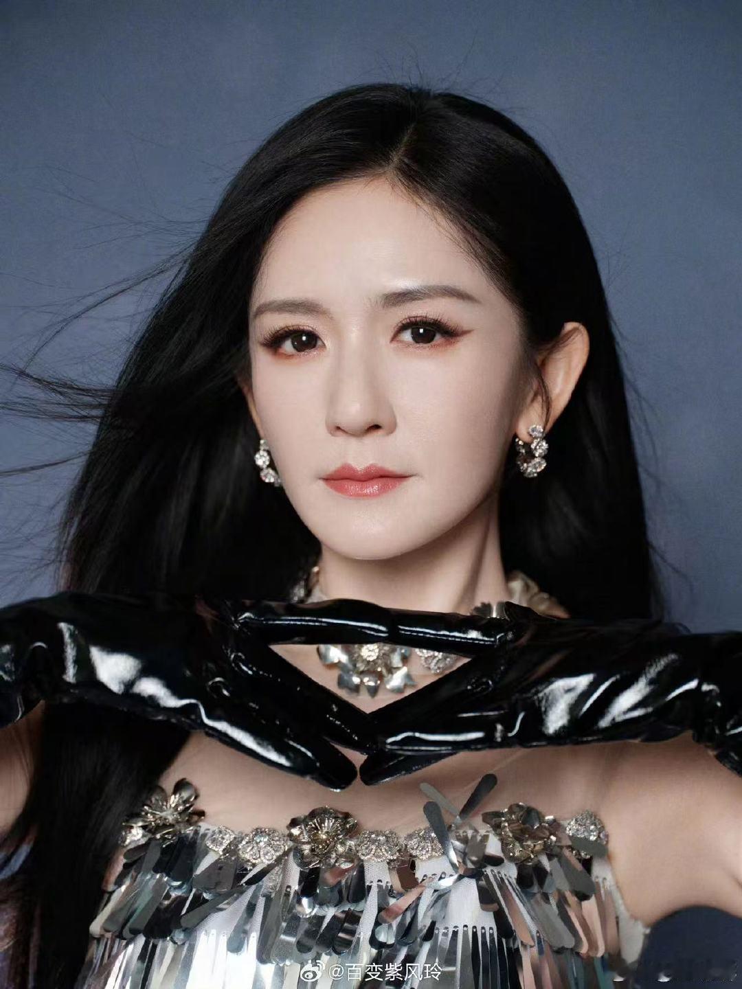 谢娜电影是青春是我们 从银幕角色到盛典主持，从初心萌芽到从容绽放，谢娜与中国电影