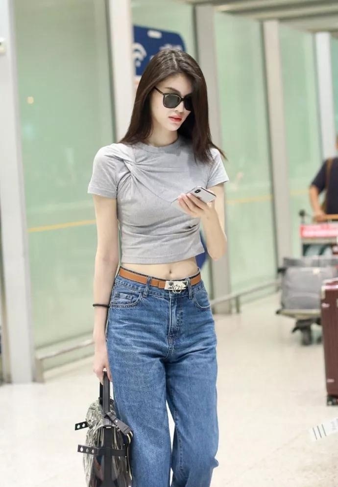 何穗机场私服真会穿！ 