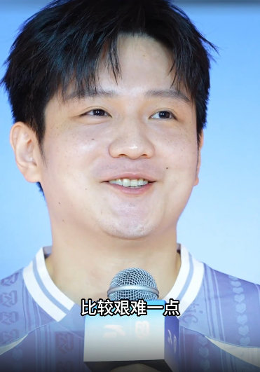 【樊振东说观赛世界杯有时差 】樊振东期待世界杯精彩进球  近日，樊振东出席活动时
