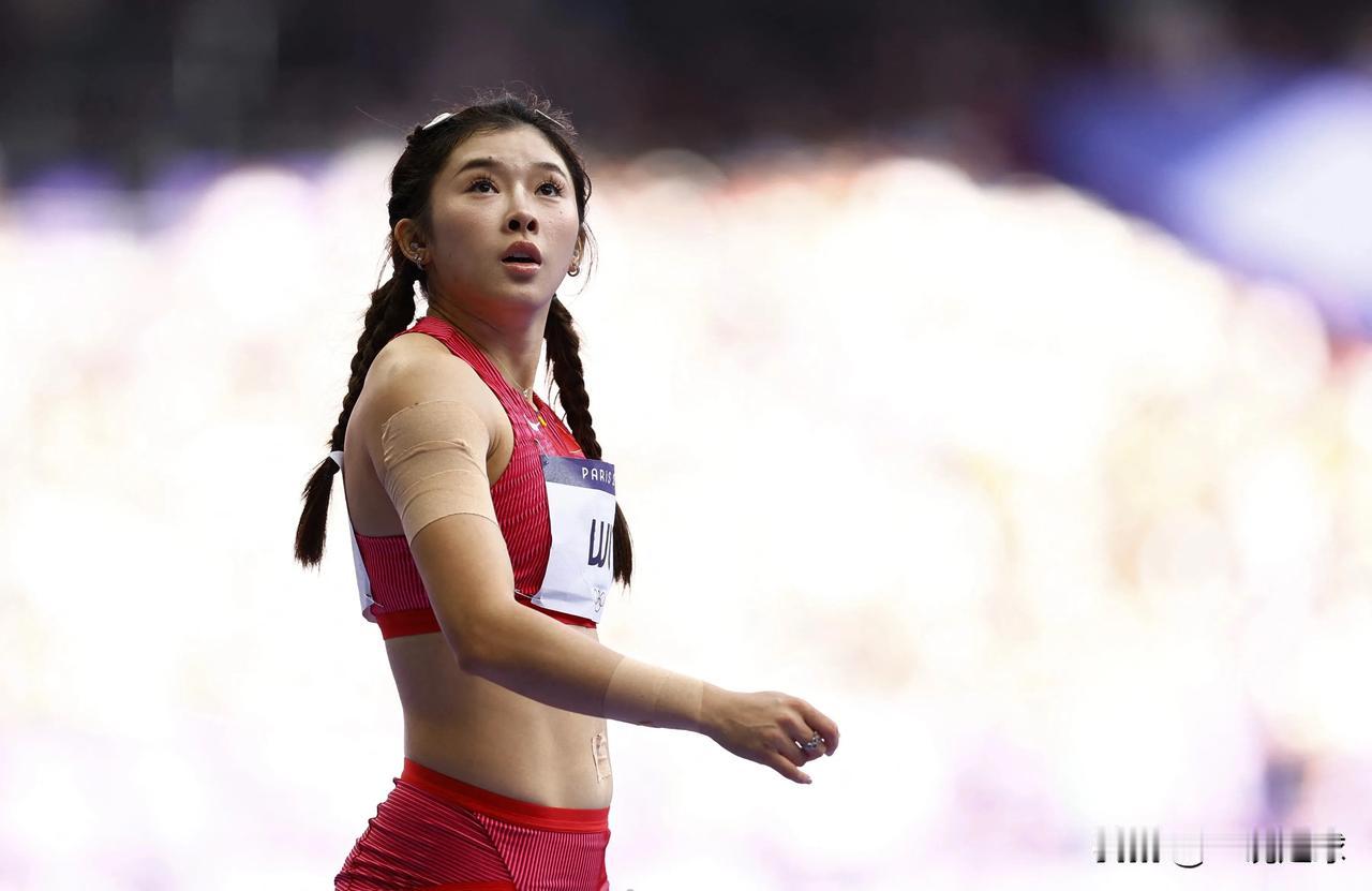 吴艳妮在100米栏预赛跑出12.97，无缘直接晋级，进入复活赛。赛后她对自己的表