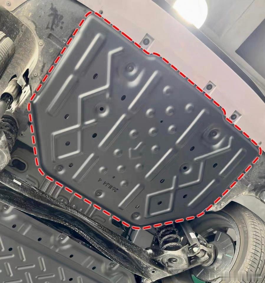 小型电动车还是前驱好1、弯内后轮驱动遇到低附路，在同样的侧滑位移下，轴距短的小车