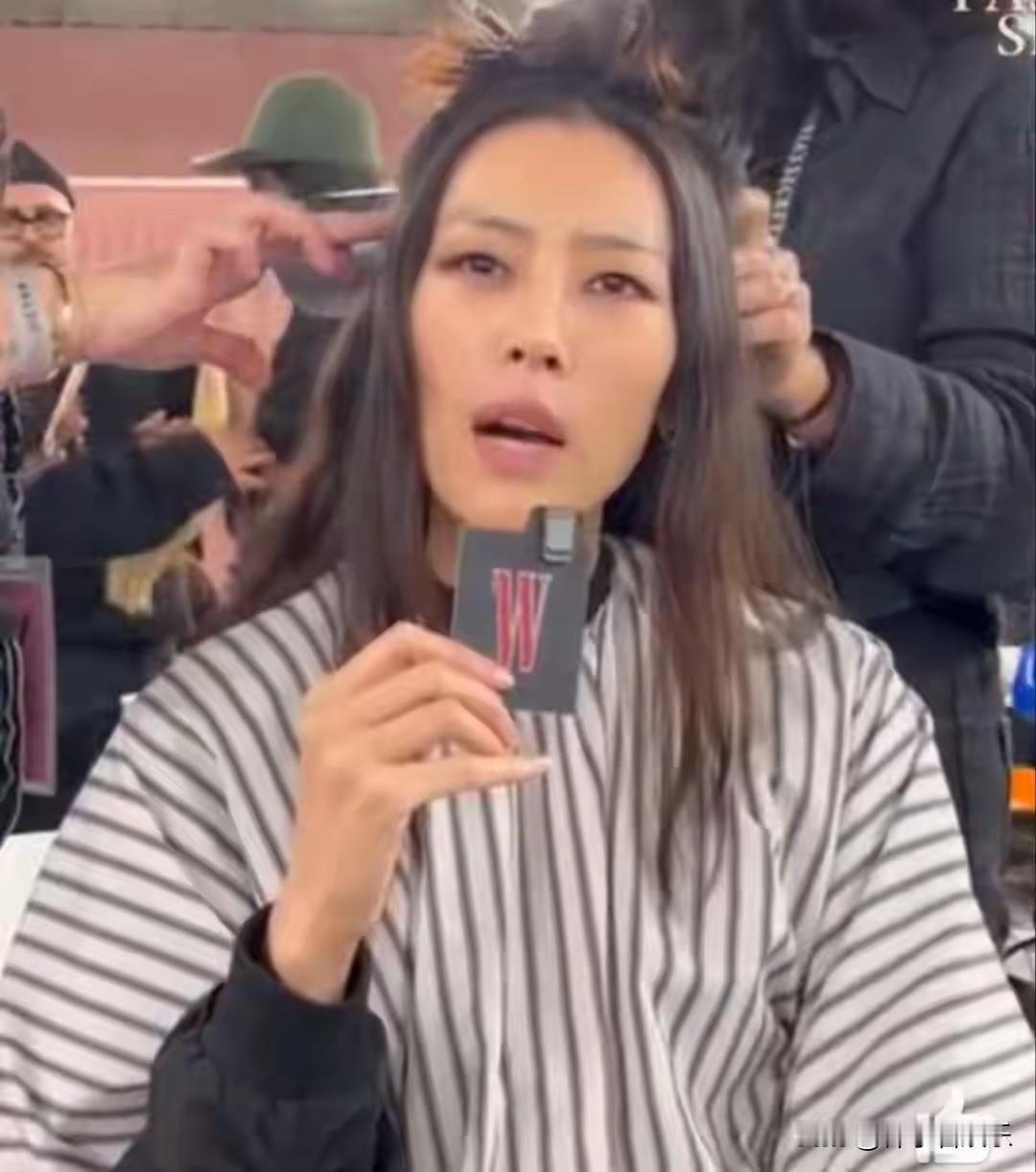 家人们谁懂啊！停办6年的维密大秀，在10月15日于纽约巴克莱中心华丽重启，这一登