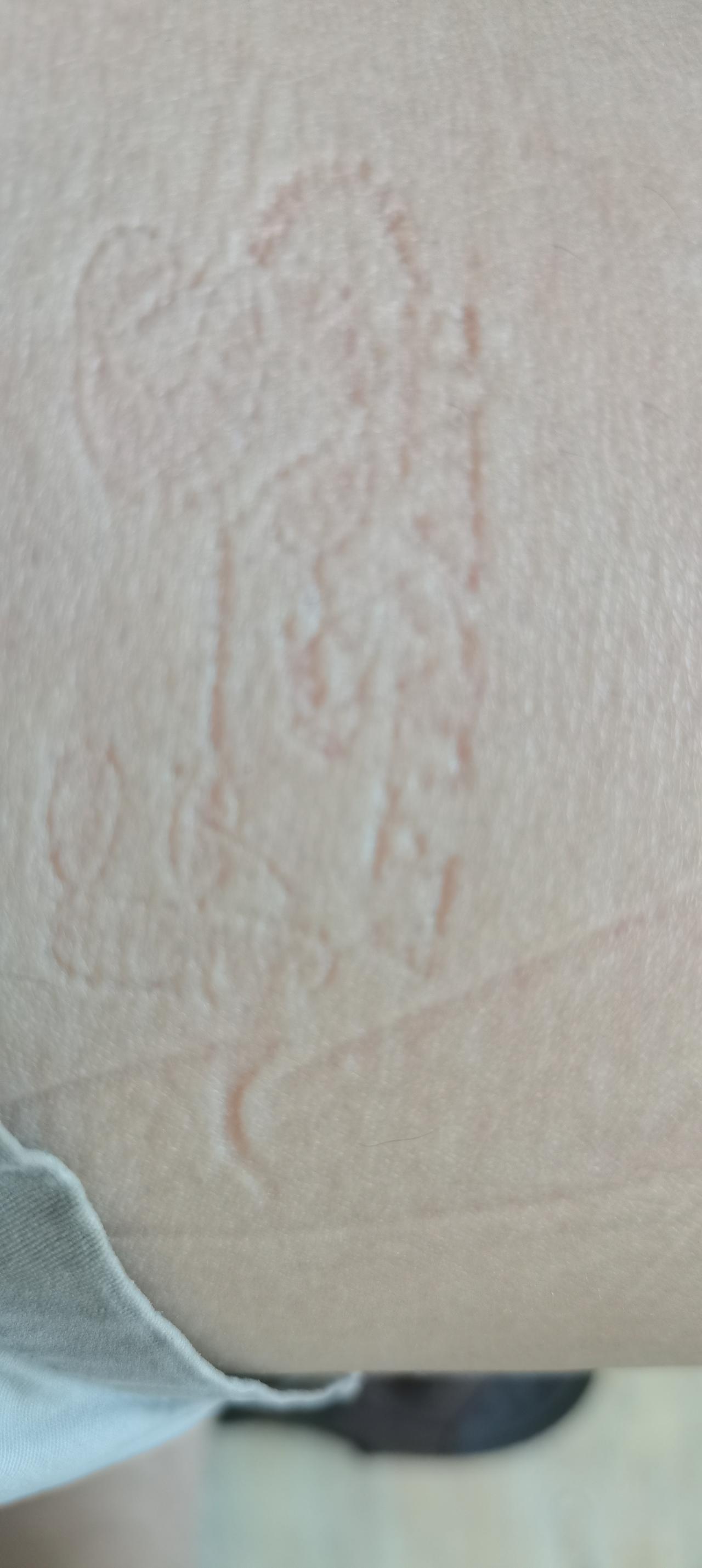 巴西足球创造了一种新的处罚方式，相当值得推广。那就是如果一个人在场上犯规，造成对