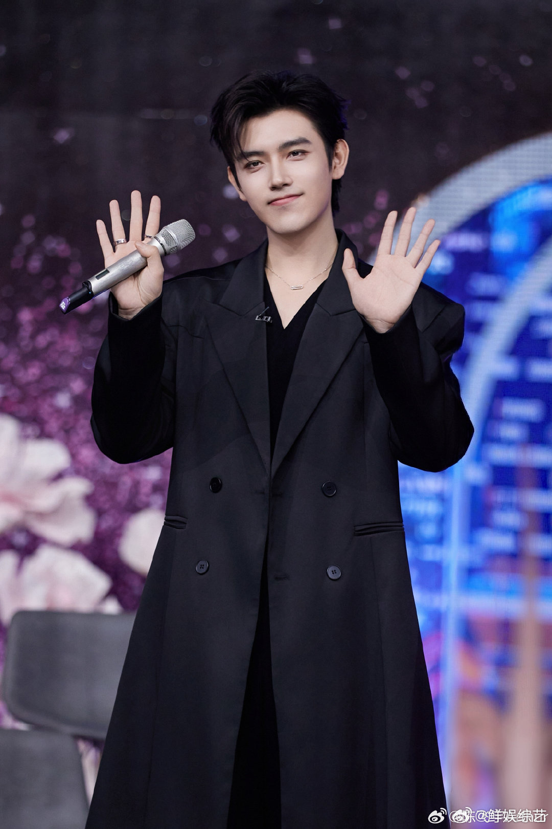 陈飞宇仿佛开了透视眼你好星期六丁程鑫：我躲了个寂寞；陈飞宇：我闭着眼都能抓到你。