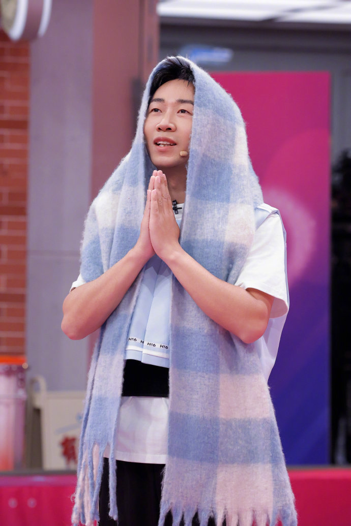 杨迪到底有多少隐藏技能 综艺有杨迪真的很难不好看，接梗抛梗游刃有余，模仿能力堪称