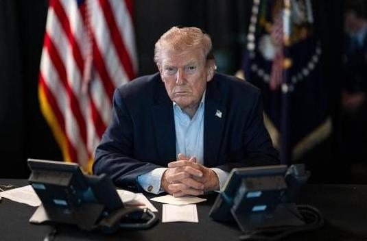 看了特朗普这委屈劲，我们应该就知道，美国人骗着骗着，把自己也给骗了。一个半个多世