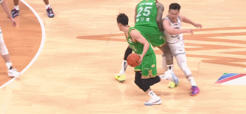 辽宁男篮vs同曦男篮 赵继伟上半场0出手，下半场出手就是巨星球啊 