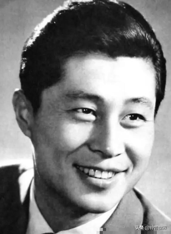 那一年，演了多年配角的王心刚凭着帅气的外表，军人的气魄，扎实的演技被《寂静的山林