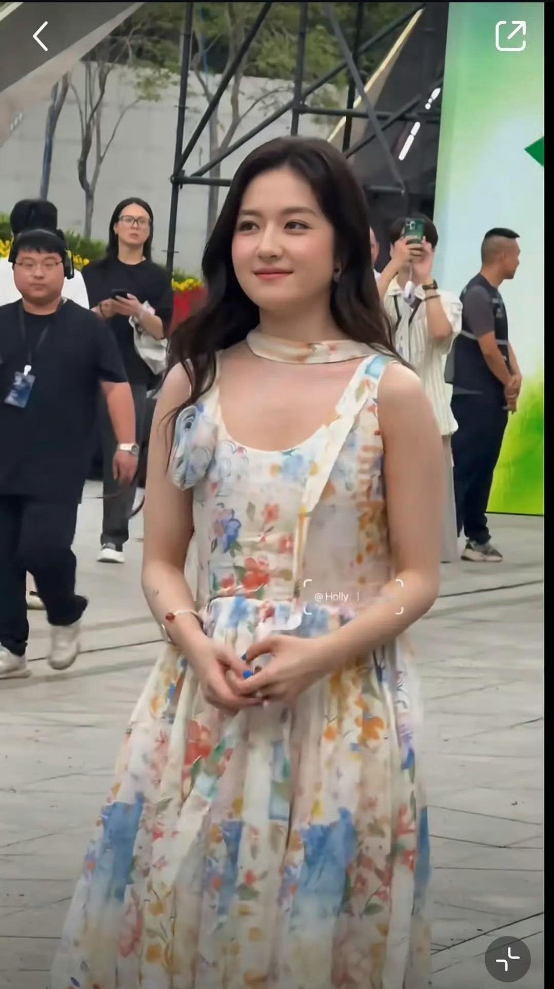 李兰迪是最近没什么资源开始放纵了吗？ 