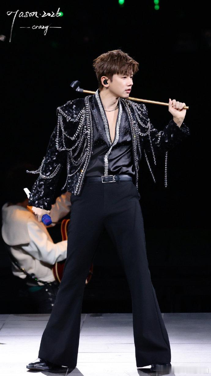 张杰张杰又唱了一首一百年没唱过的歌 新春场的福利也太顶了！张杰唱《习惯了》，这波