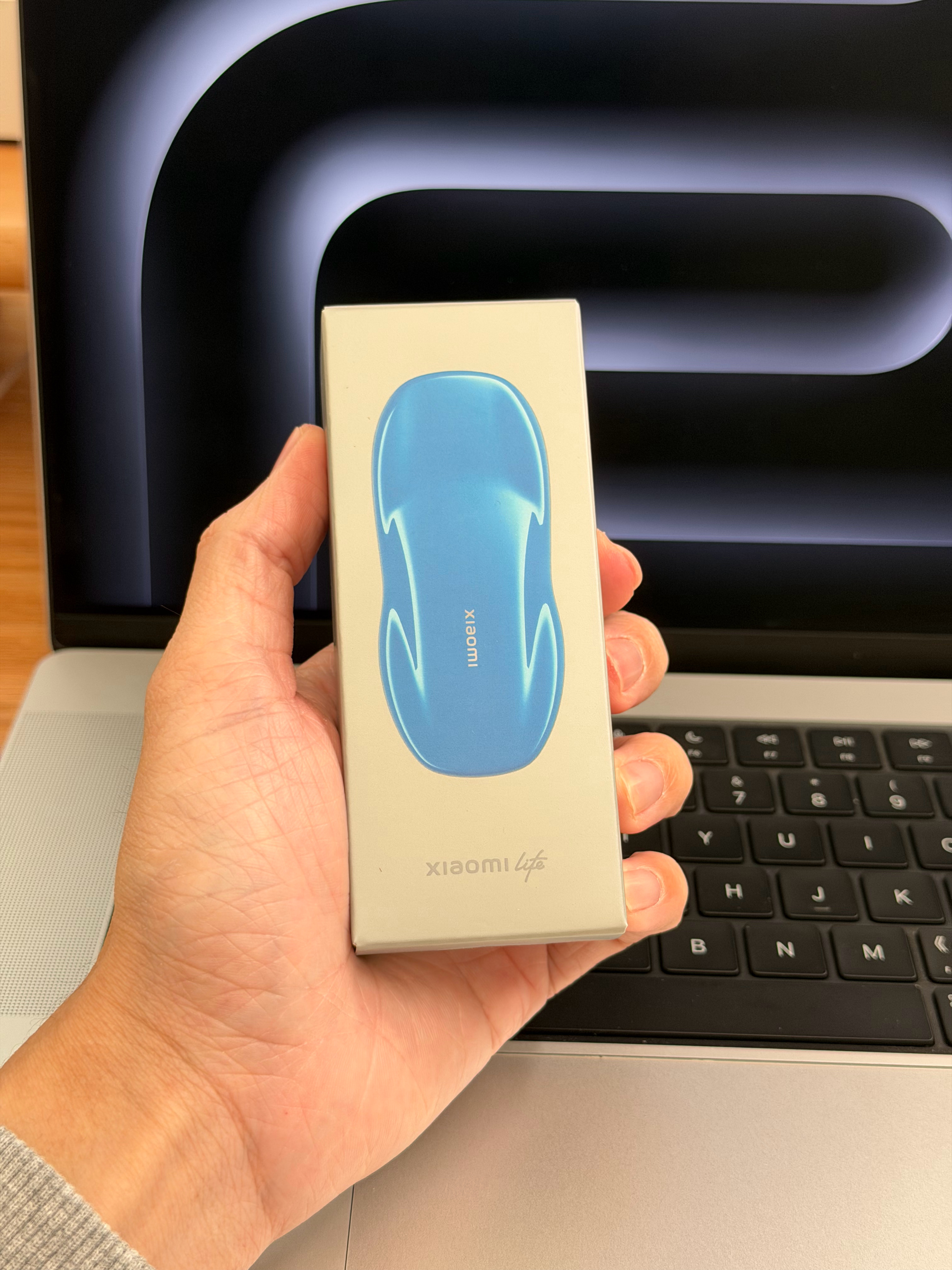 大家对小米SU7的冰箱贴挺感兴趣的那我就评论区抽一个送给大家，周末愉快！  抽奖