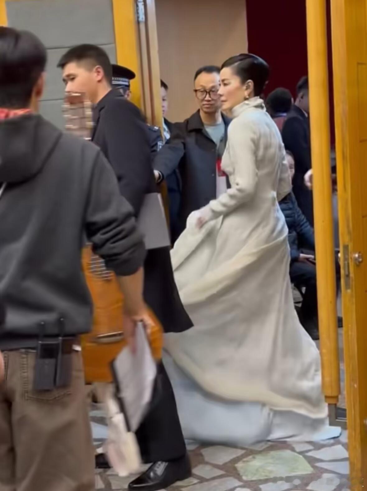 王菲现身马年春晚备播现场！ 