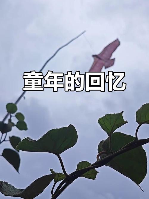 上联：高山不语拥千树，下联邀对思念无声忆童年