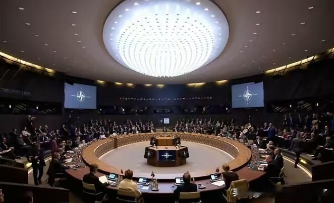 就在刚刚
北约将军发出警告：“美国如果再不阻止中国，再过10-15年，那就为时已