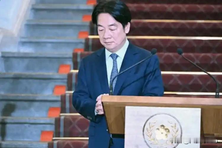 500万人联署弹劾赖清德，台政坛掀风暴！
 
近日，台湾地区领导人赖清德因拒绝为