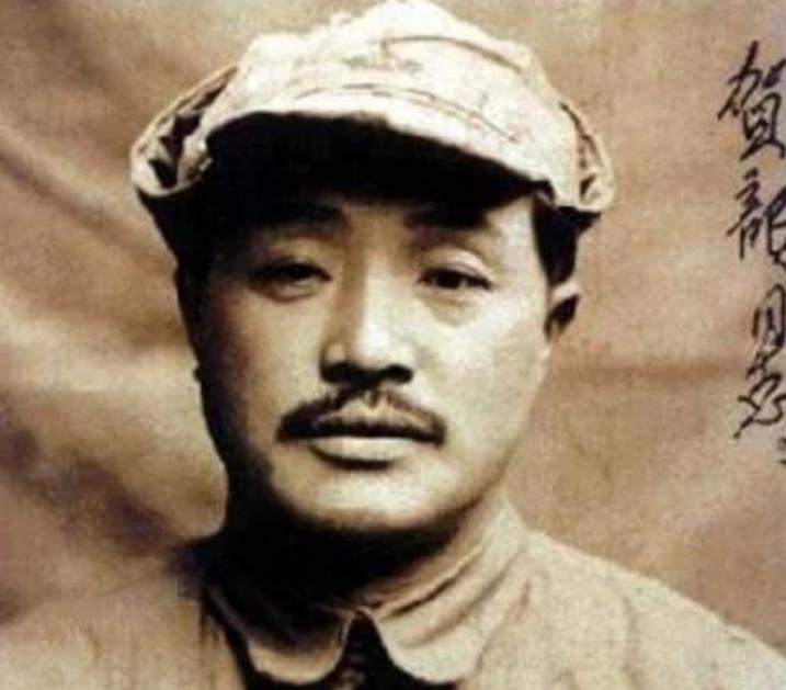 1934年，国民党的飞机几乎每次都能准确无误地轰炸到红军，贺龙眼珠一转，就想到了