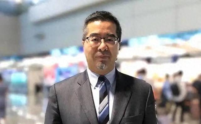 北京首都机场的跑道上，一架来自台北的飞机刚刚落稳，舱门打开的那一刻，国民党这次算