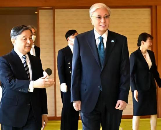 不能小瞧了哈萨克斯坦！
托卡耶夫访问日本，在演讲中说了这么一句：“历史已经证明，