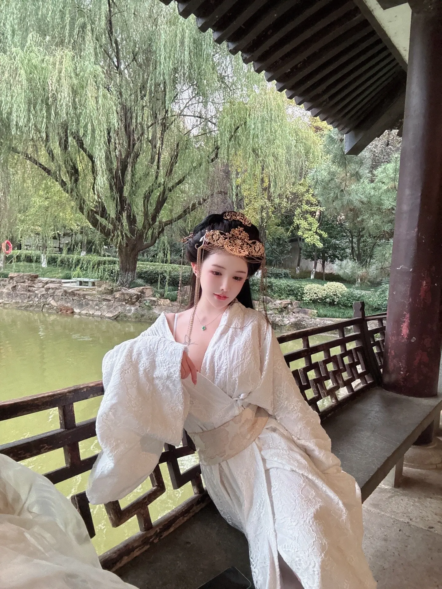 大胆，见到本宫要喊什么～