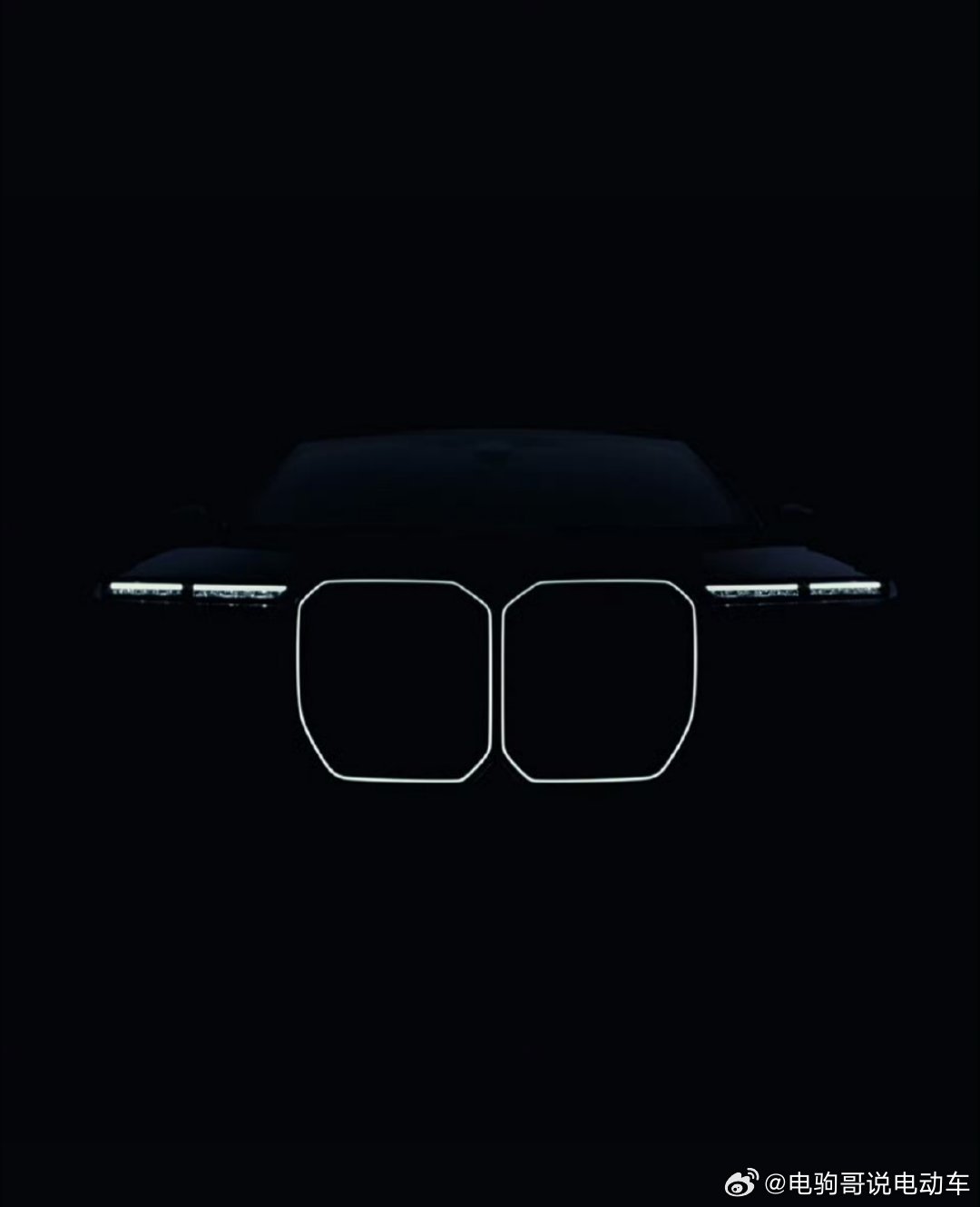 宝马新 7 系官方预告图，鼻孔依旧很大。内饰据说会有大升级，搭载iDrive X