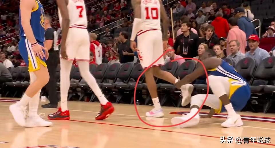 格林又耍阴招了！

今天勇士队客场对阵火箭队的比赛，第三节9分50秒，贾巴里-史