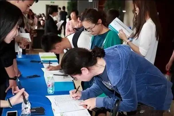 "男主外女主内" 的观念过时了吗 我认为还有道理男主外女主内早已过时？别被精致谎