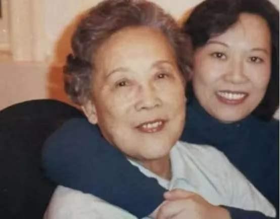 2001年上海姑娘倾尽全部积蓄为恩师购置养老房，相隔整整20年恩师离世，亲戚私自