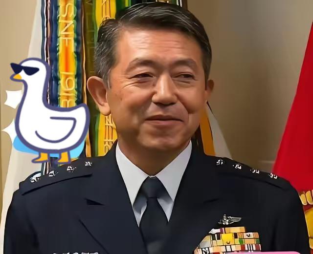 没想到，被中国制裁的日本政客岩崎茂，居然被爆出在中国有着巨额的资产，他的儿子在中