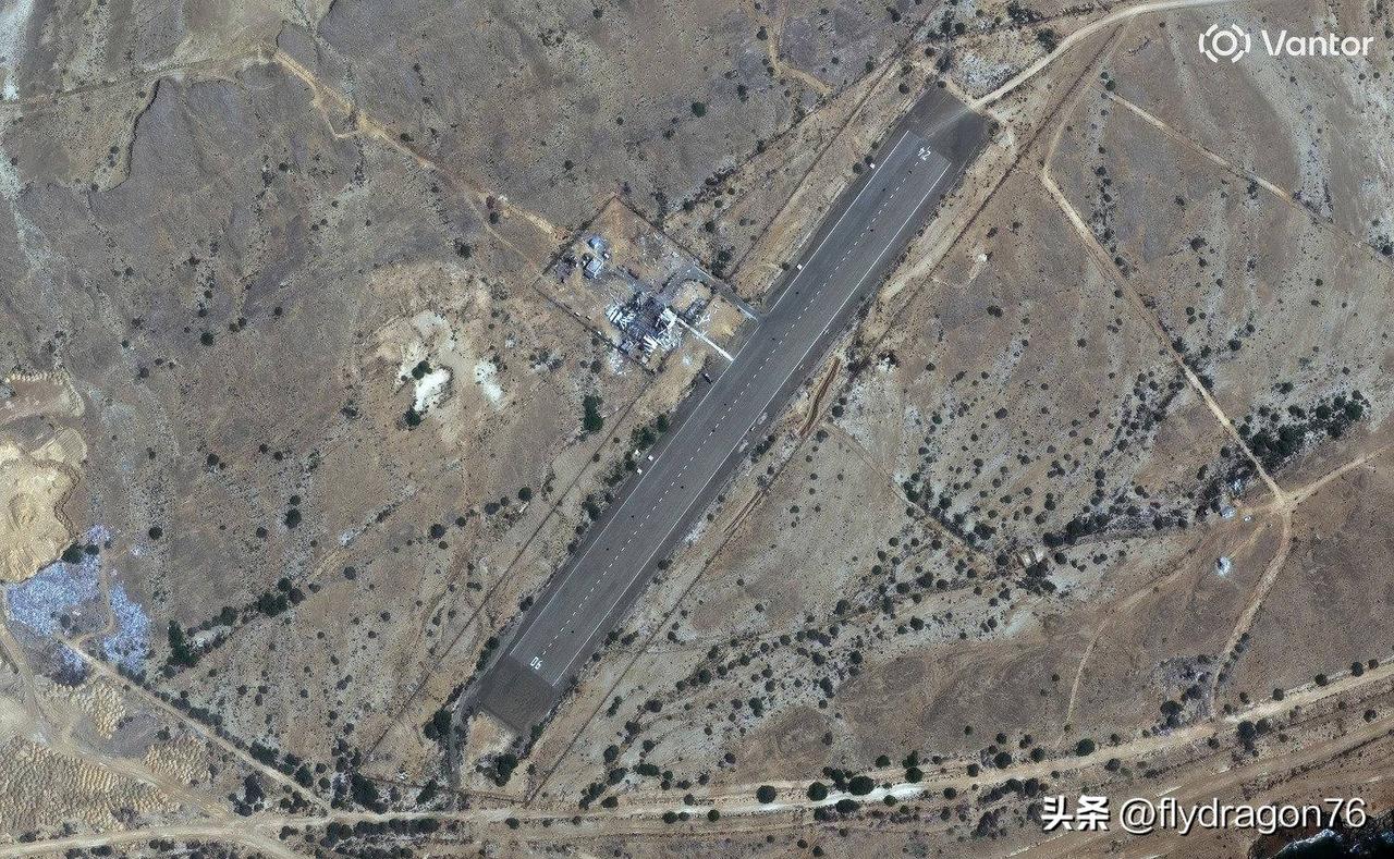 🇮🇷科纳拉克伊朗军事设施遭袭的卫星图像。

▪️位于科纳拉克机场的无人机生产