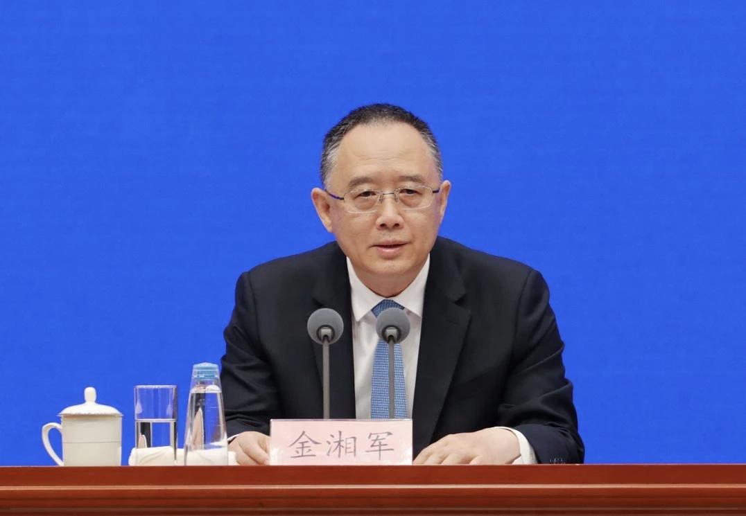 这真是2026年政坛的一记重磅实锤！官方消息已经落地，那个曾经在镜头前大谈“廉洁