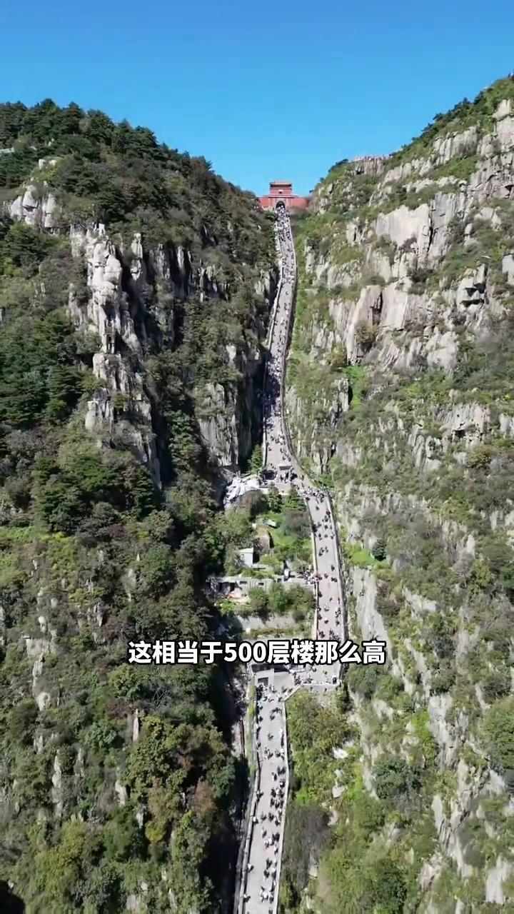 最有良心的景区。
这是中国专治嘴硬人的景区，你看这位两条腿还在不停打颤的游客，原
