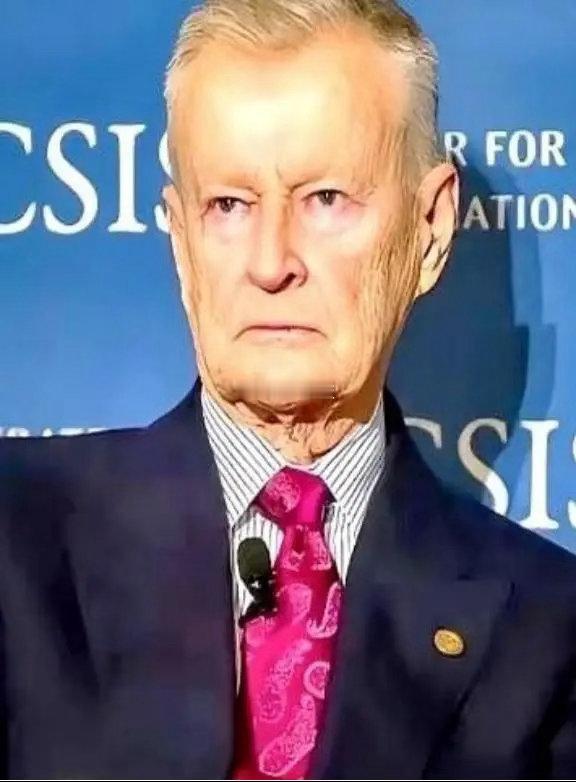 美国一个顶尖的战略大师，晚年翻来覆去就一句话：我们犯了个天大的战略错误，就是在2