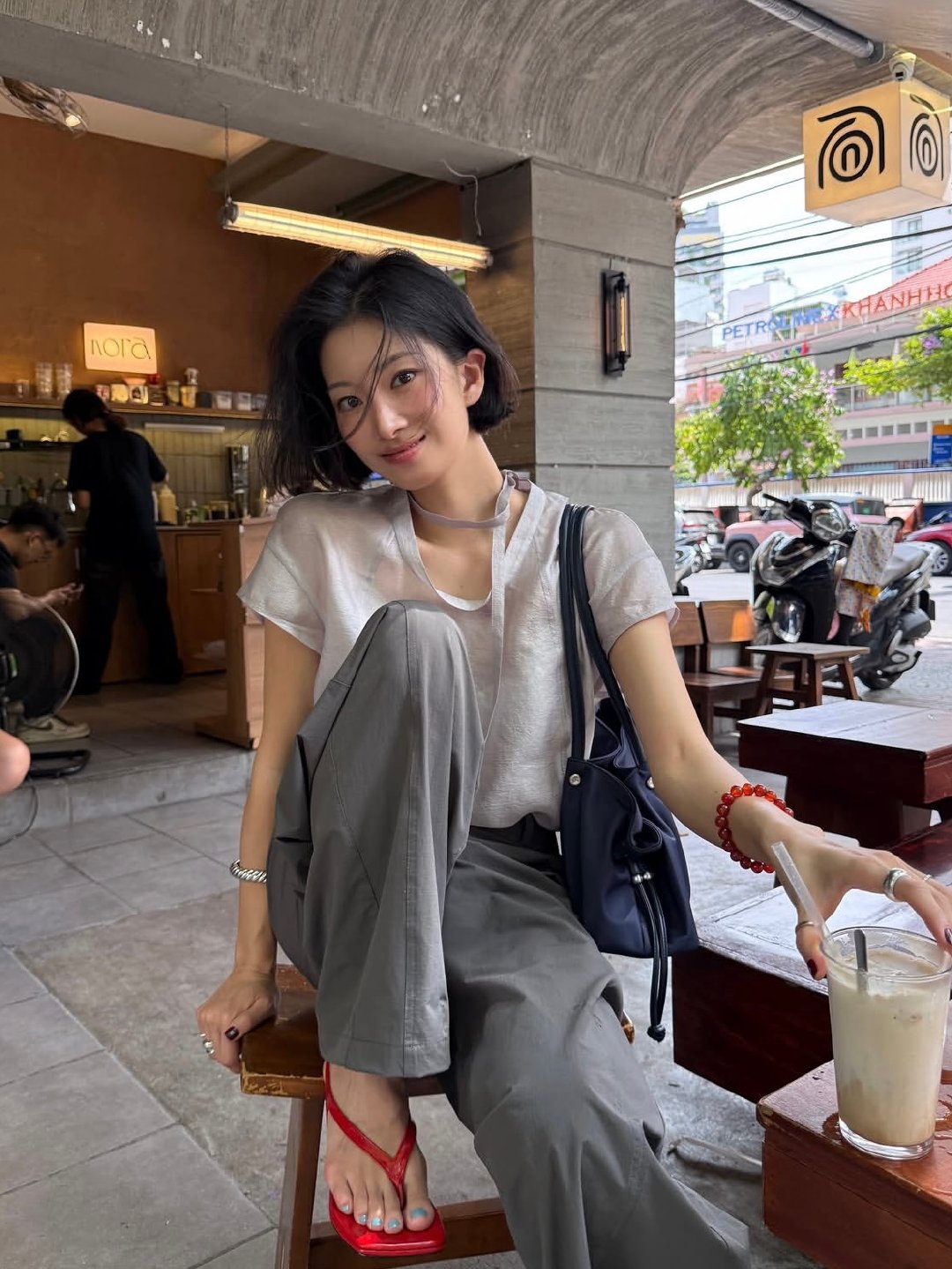 谁懂高温天穿搭舒服有多难持续高温来袭，很多姐妹陷入穿搭两难：想要好看又害怕闷热粘
