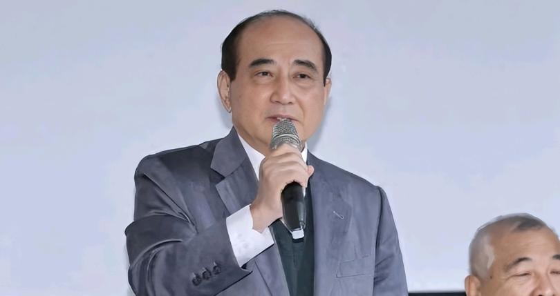 郑丽文这一招高明！民进党不是要挡住10项惠台政策吗？这一次郑丽文直接点将请王金平