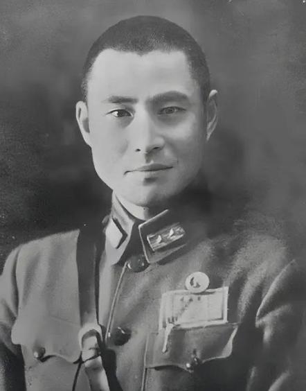 1943年，黄维见军粮不仅发霉还掺杂砂石，一怒之下给军政部长何应钦寄去了一袋。