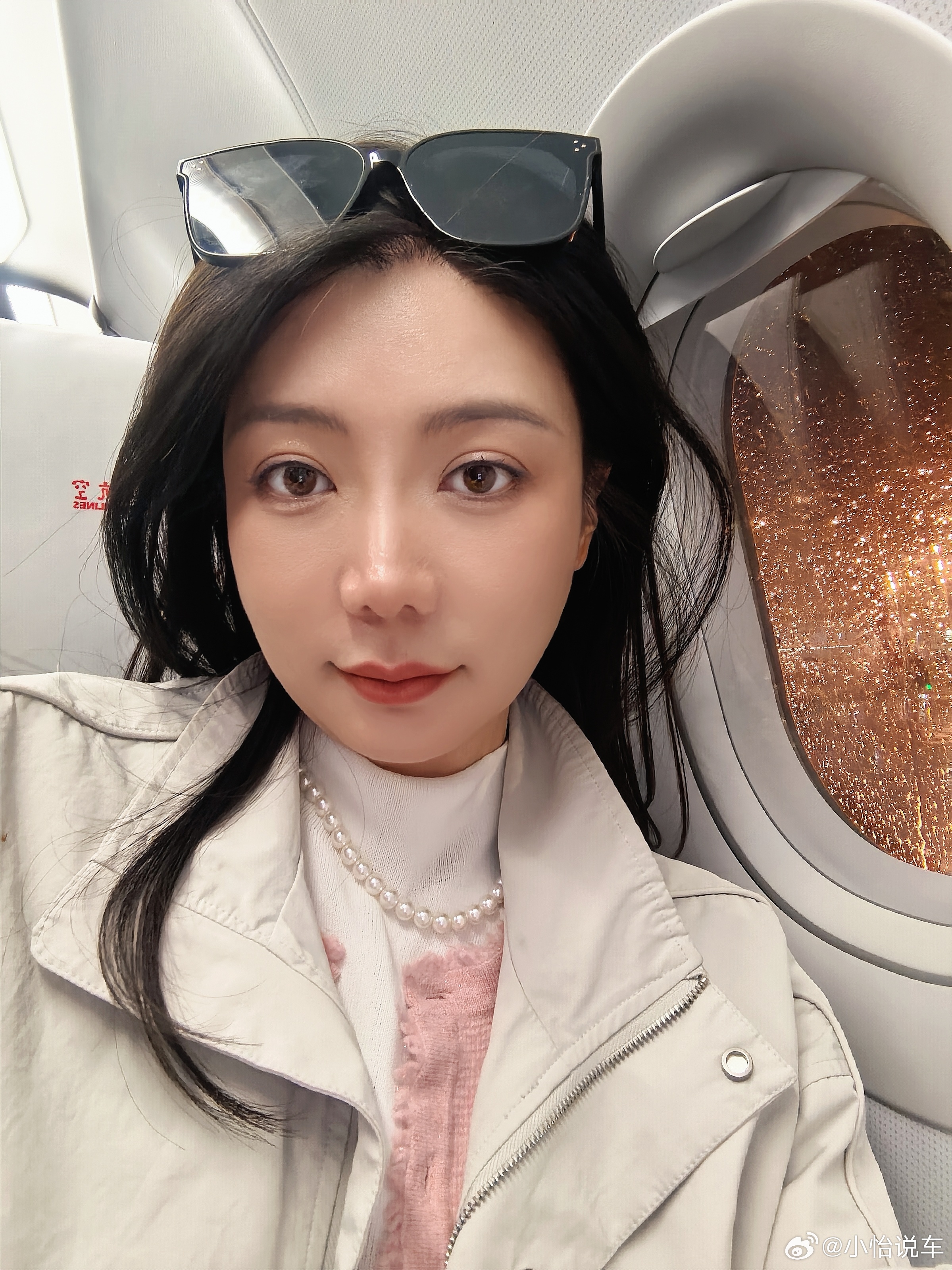 落地重庆啦打卡黄色法拉利现在要去吃火锅吗？315 上有我不能吃的吗？😕 