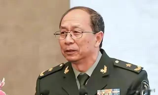 曾有记者问金一南：英国不惜付出舰艇战机损毁的代价远征马岛，却选择和平归还富庶的香
