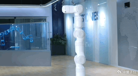 更轻更灵巧感知力更强的机械臂 “对具身智能来说，力觉比视觉更重要。”听起来，这句