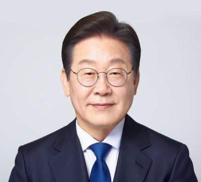 韩国总统李在明今天发文说："应北约秘书长马克·吕特先生邀请，我将前往土耳其出席北