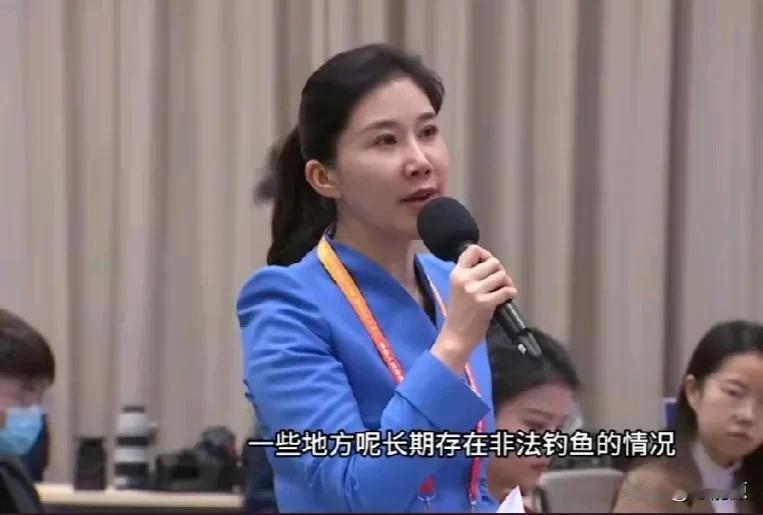 非法钓鱼？这记者是没事找事，难怪评论区被骂得都不敢开了，这跟提议禁止电动自行车的