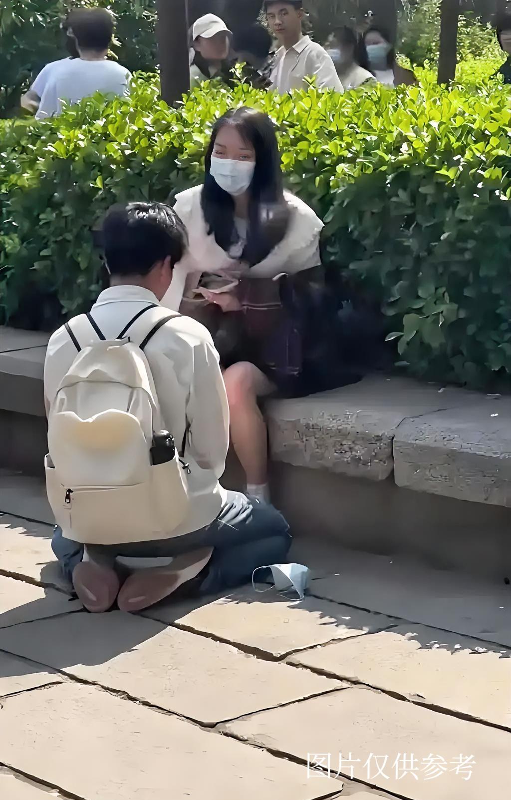 据说这是对“舔狗”最真实的描述
有这样一只羊
它自己洗好了澡
自己脱好了全身的毛