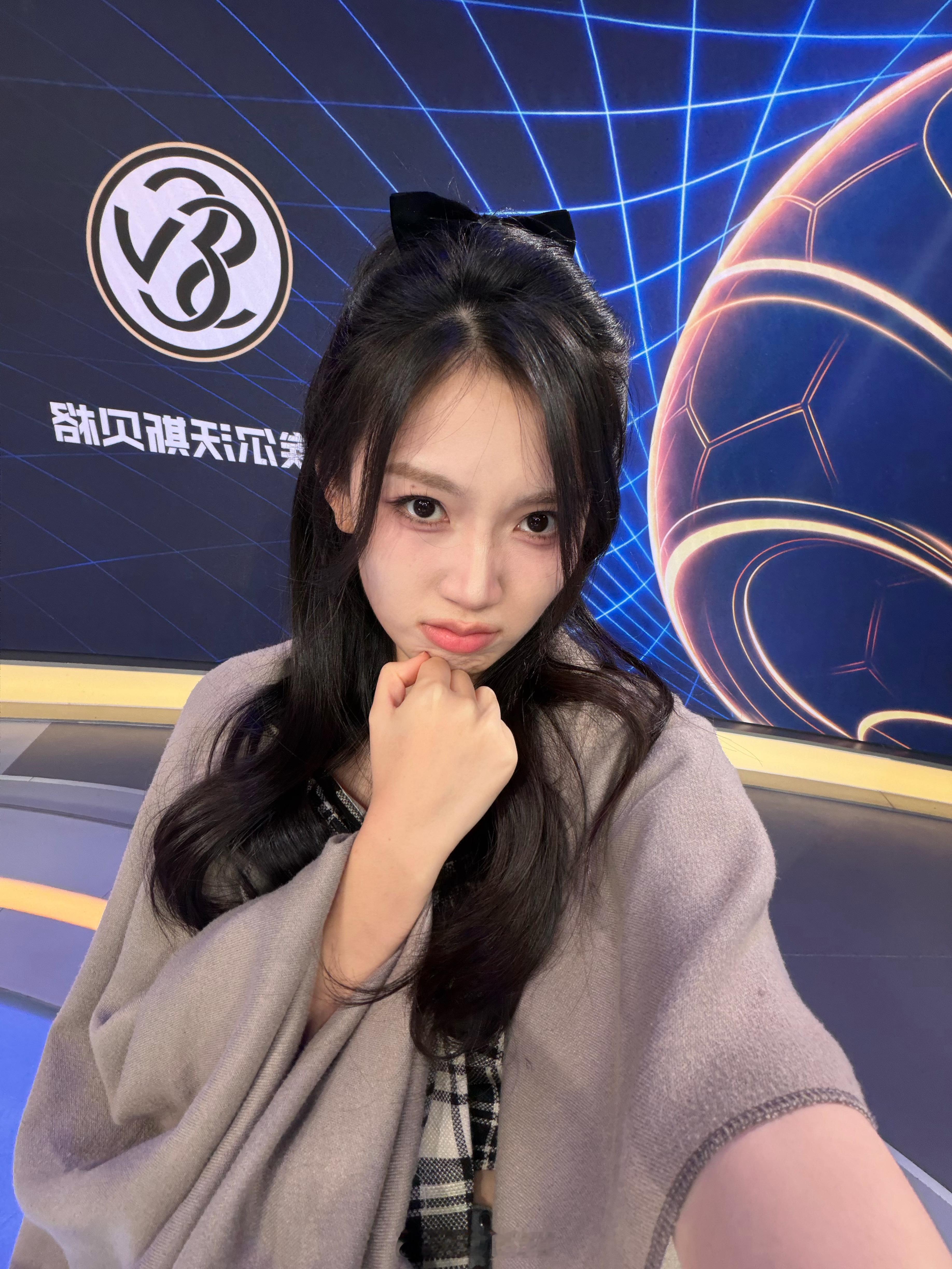 史前最冻演播室太太太太冷了！！！感觉下一秒大脑就要停止思考了拜仁慕尼黑德甲 ​​