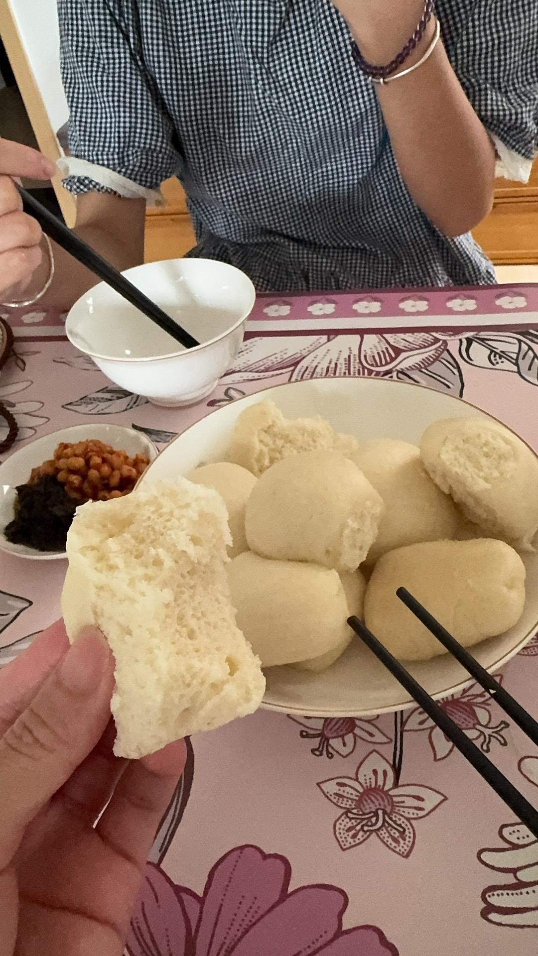 该吃吃，该喝喝，该花花，在外火锅奶茶烧烤大餐，在家清粥小菜平淡度日，这...