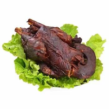 魏氏熏鸡：这可是咱聊城夏天的“硬通货”！虽然是凉菜，但夏天手里撕点熏鸡丝当零食吃