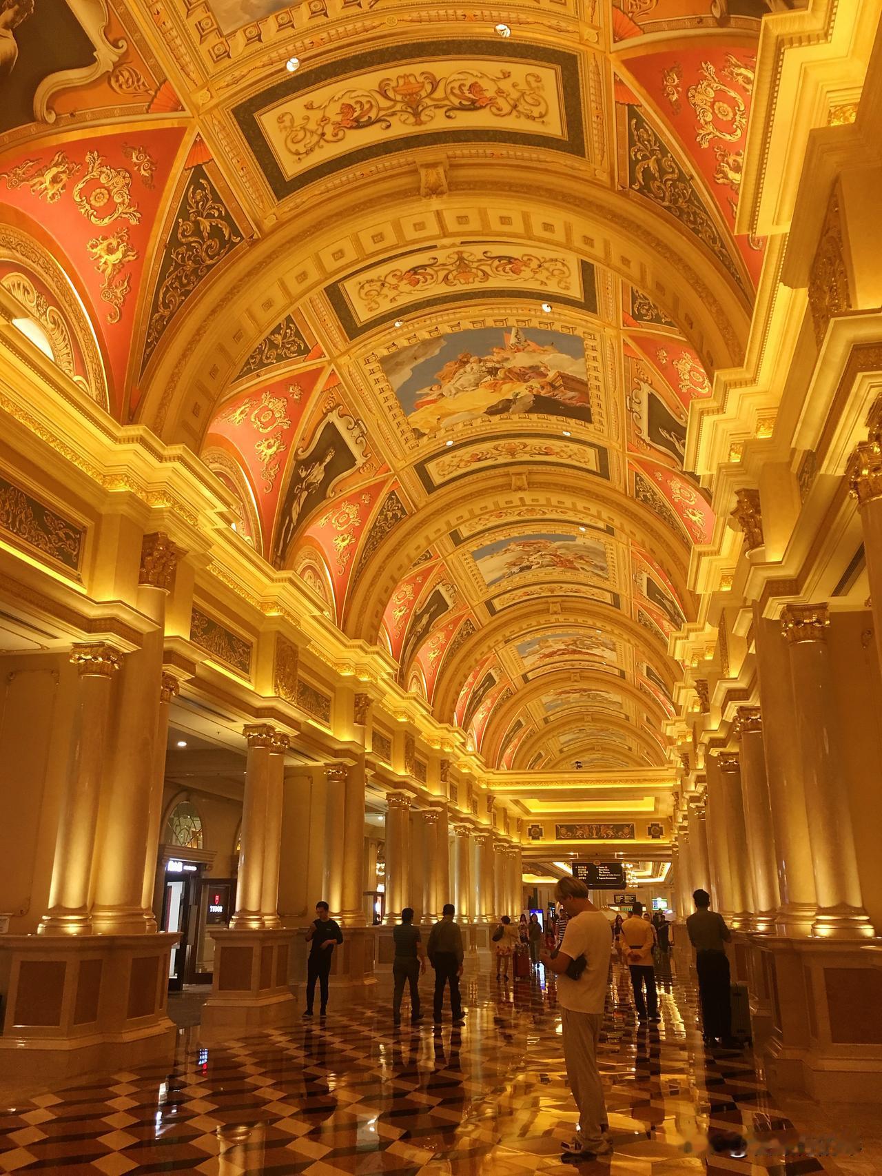 一个城市，同时具有中国风的寺庙，又🈶充满异国风情的各种教堂⛪，妥妥的中西融合。