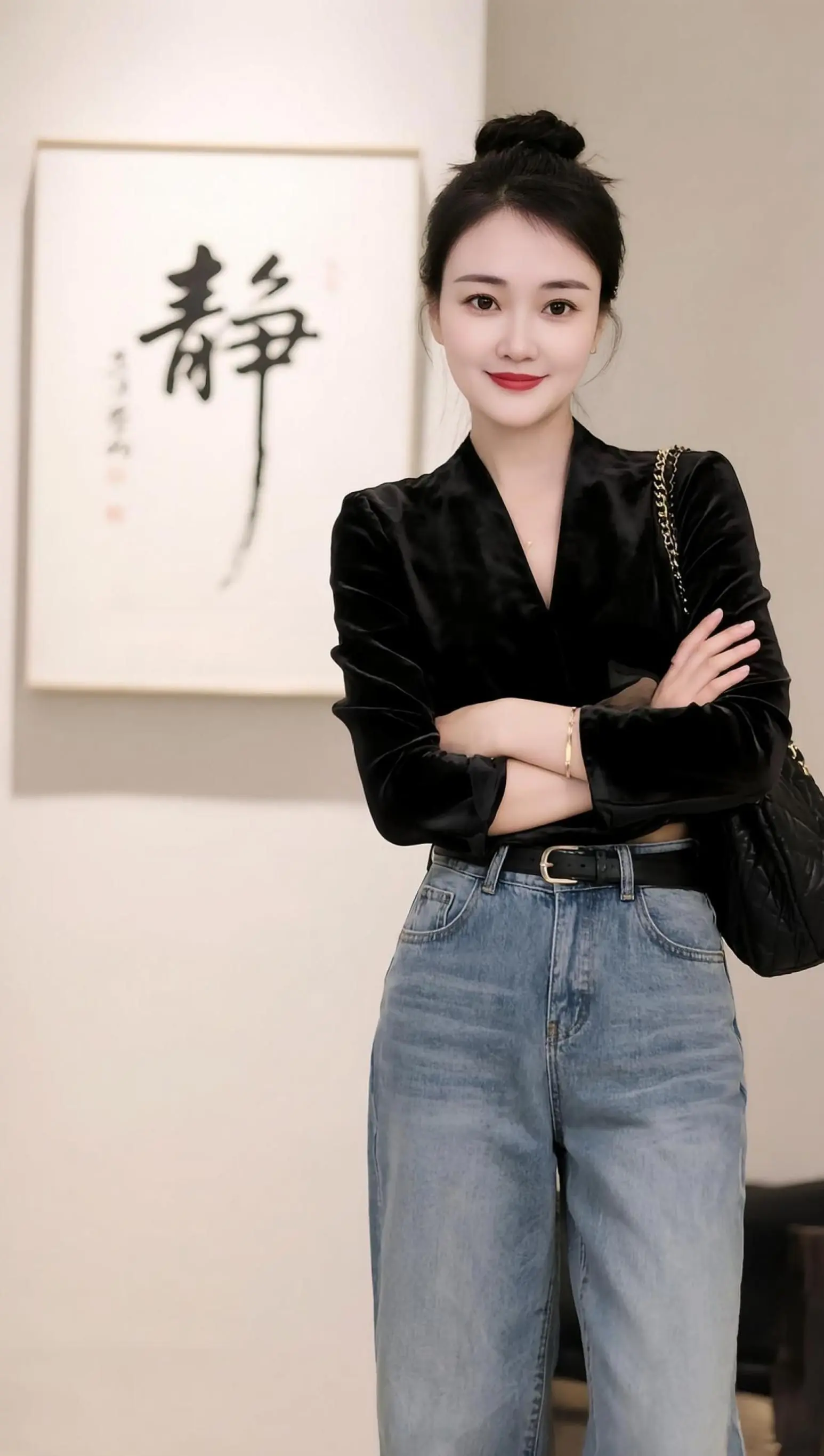 后来我懂了人微言轻，便不再轻易给人提建议；看透了命如纸薄，便不再勉强做...