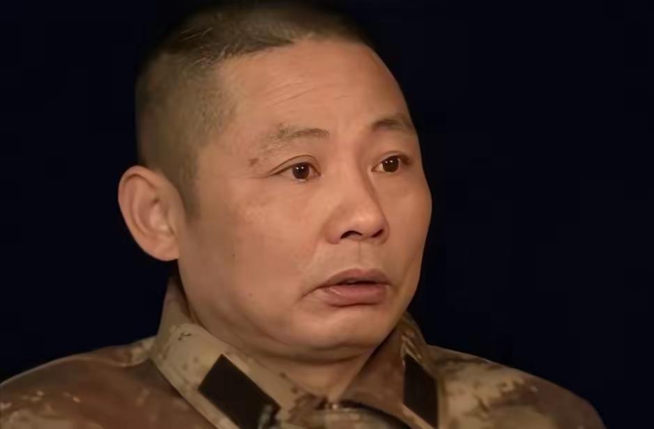 2007年，越战老兵刘亮华陪战友到民政局申请低保，竟然被工作人员当面讽刺，怒火中