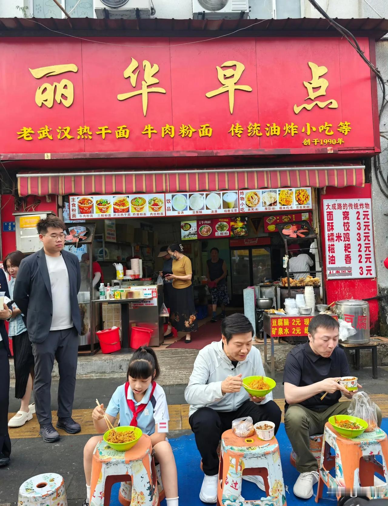 这个摊点是不是要火了呢？
富豪来过。